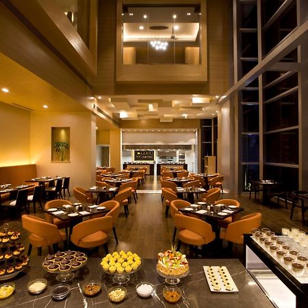 Hyatt Regency Ahmedabad Hotel Luaran gambar The restaurant
