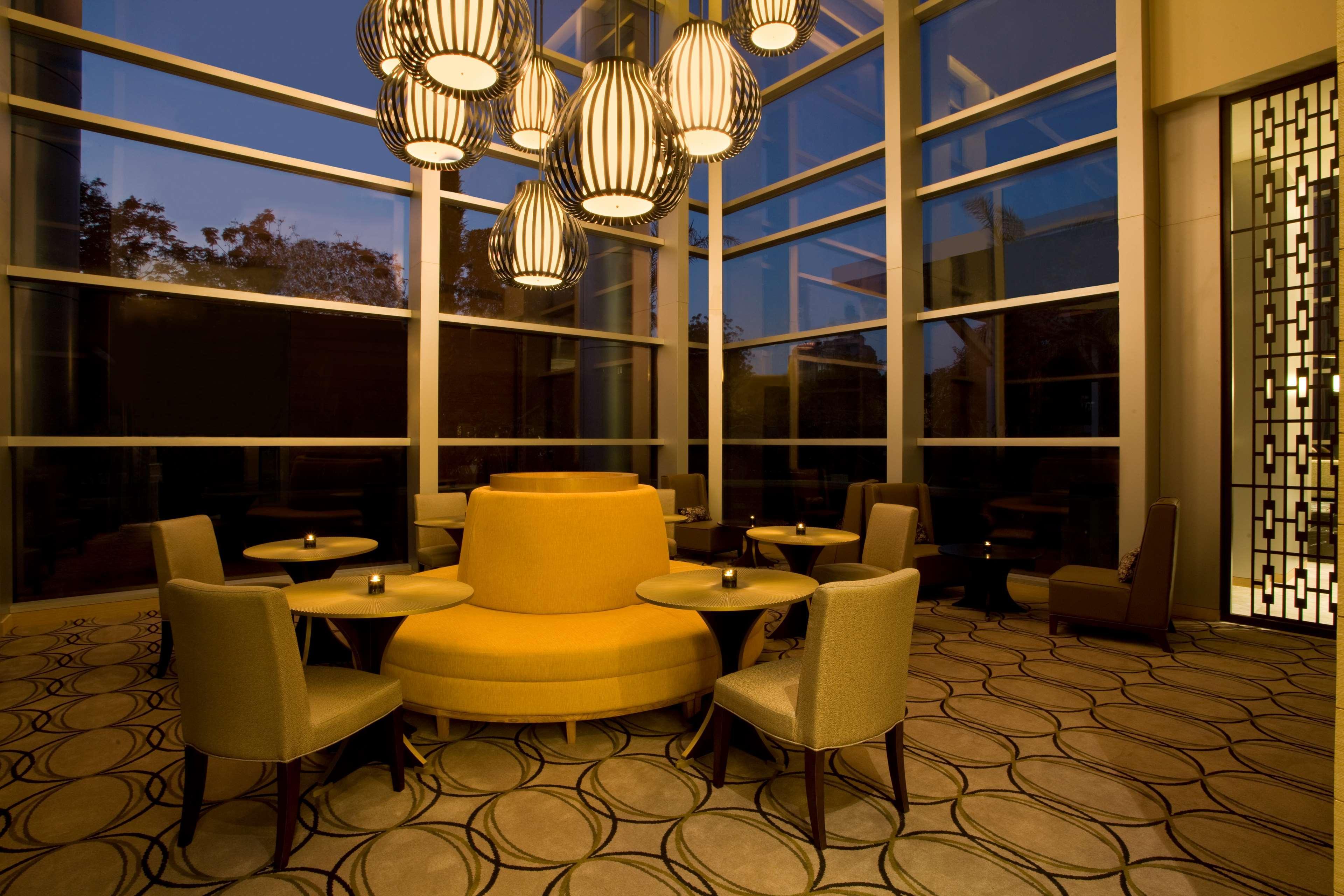 Hyatt Regency Ahmedabad Hotel Luaran gambar The lounge at the airport