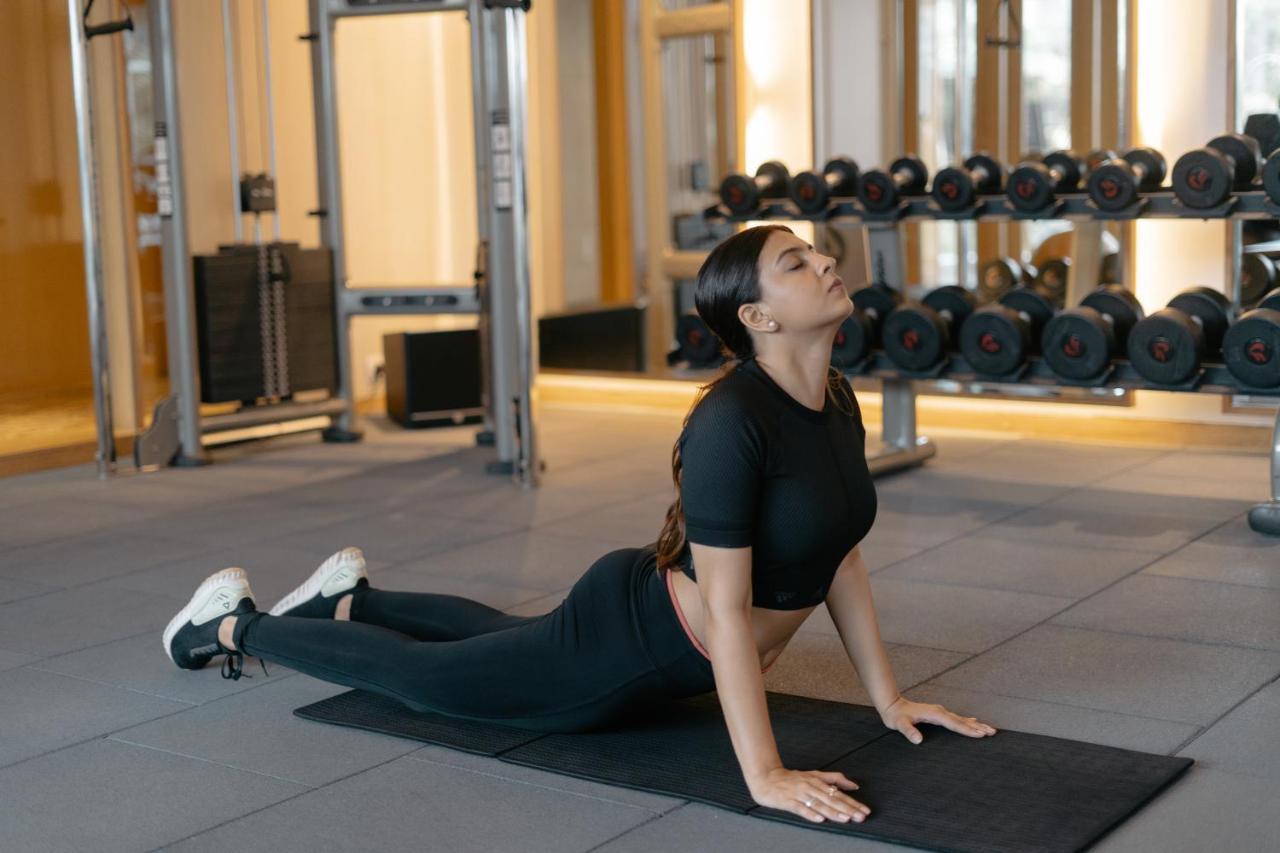 Hyatt Regency Ahmedabad Hotel Luaran gambar Bhujangasana