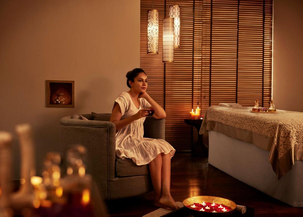 Hyatt Regency Ahmedabad Hotel Luaran gambar A woman at a spa