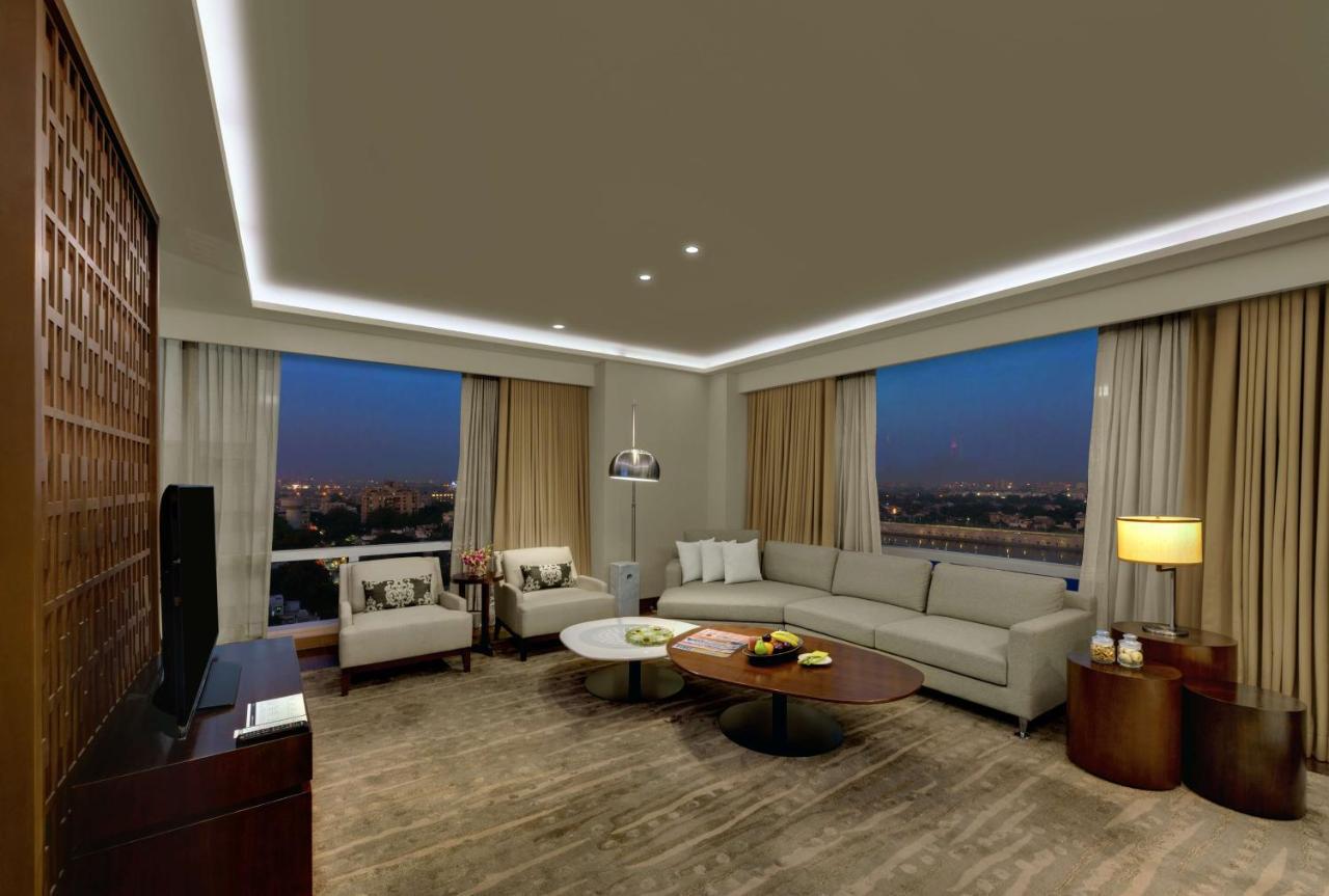 Hyatt Regency Ahmedabad Hotel Luaran gambar A living room at the Taj Mahal Palace, Mumbai