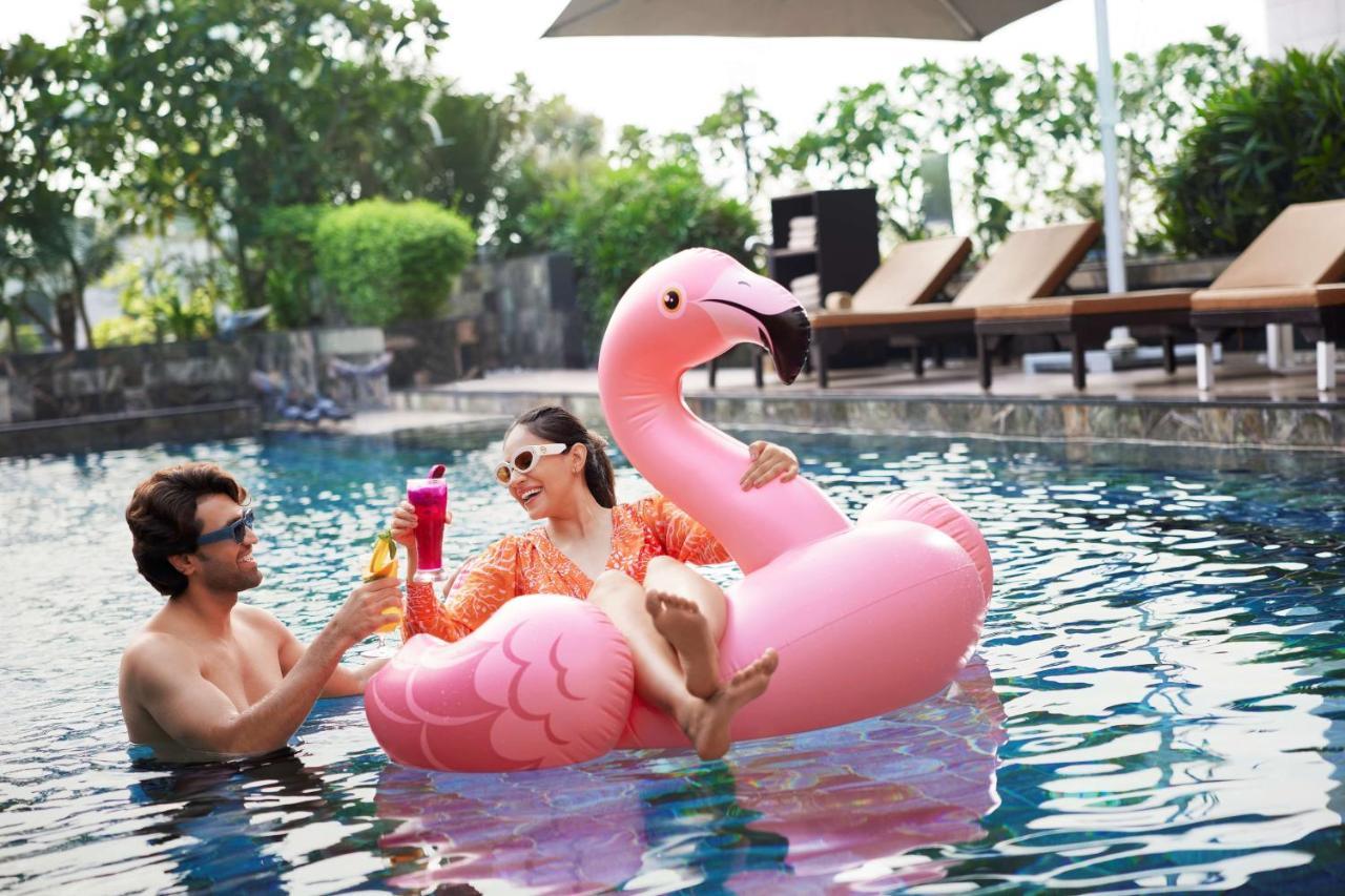 Hyatt Regency Ahmedabad Hotel Luaran gambar A pink flamingo float