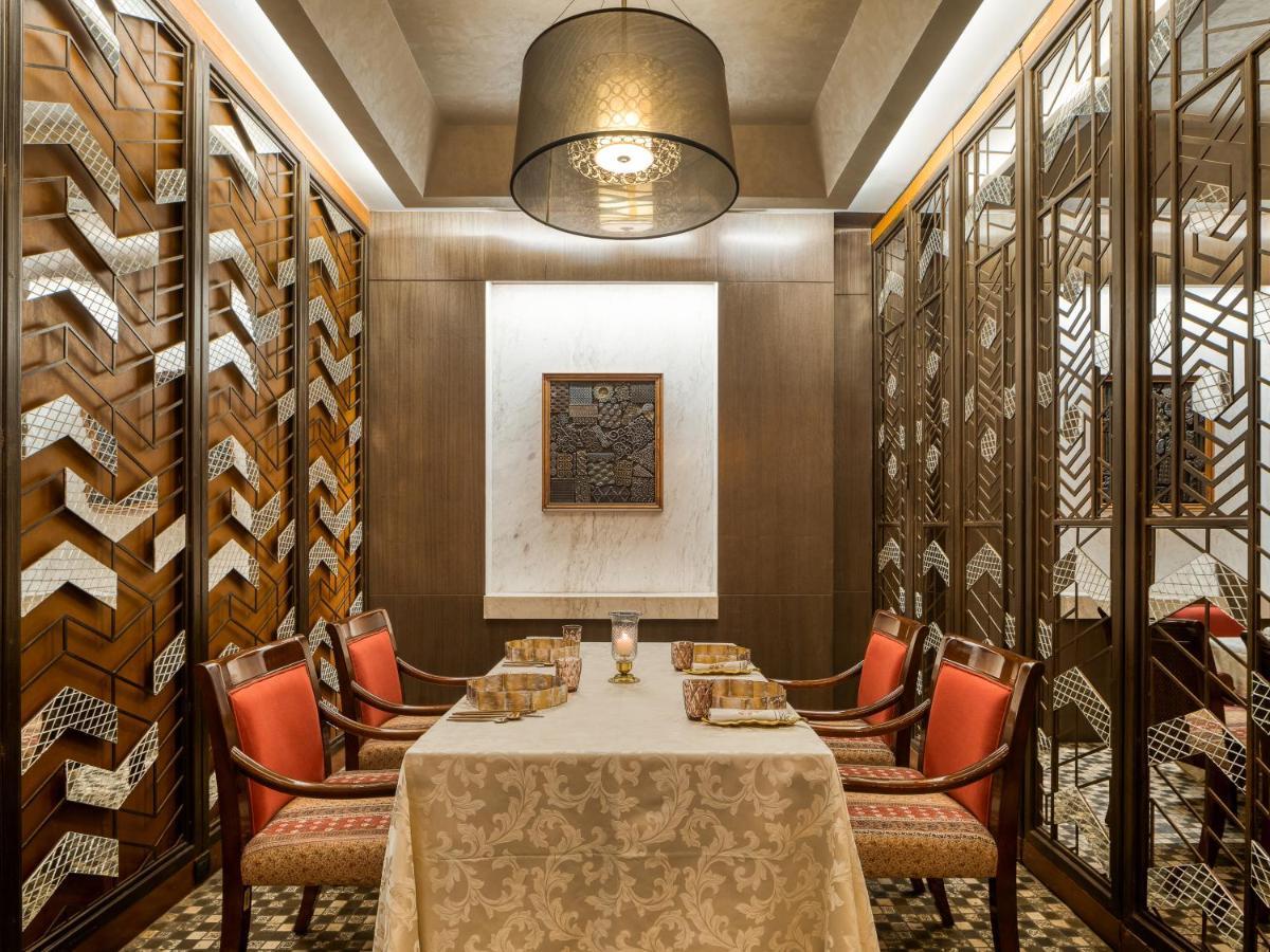 Hyatt Regency Ahmedabad Hotel Luaran gambar The restaurant