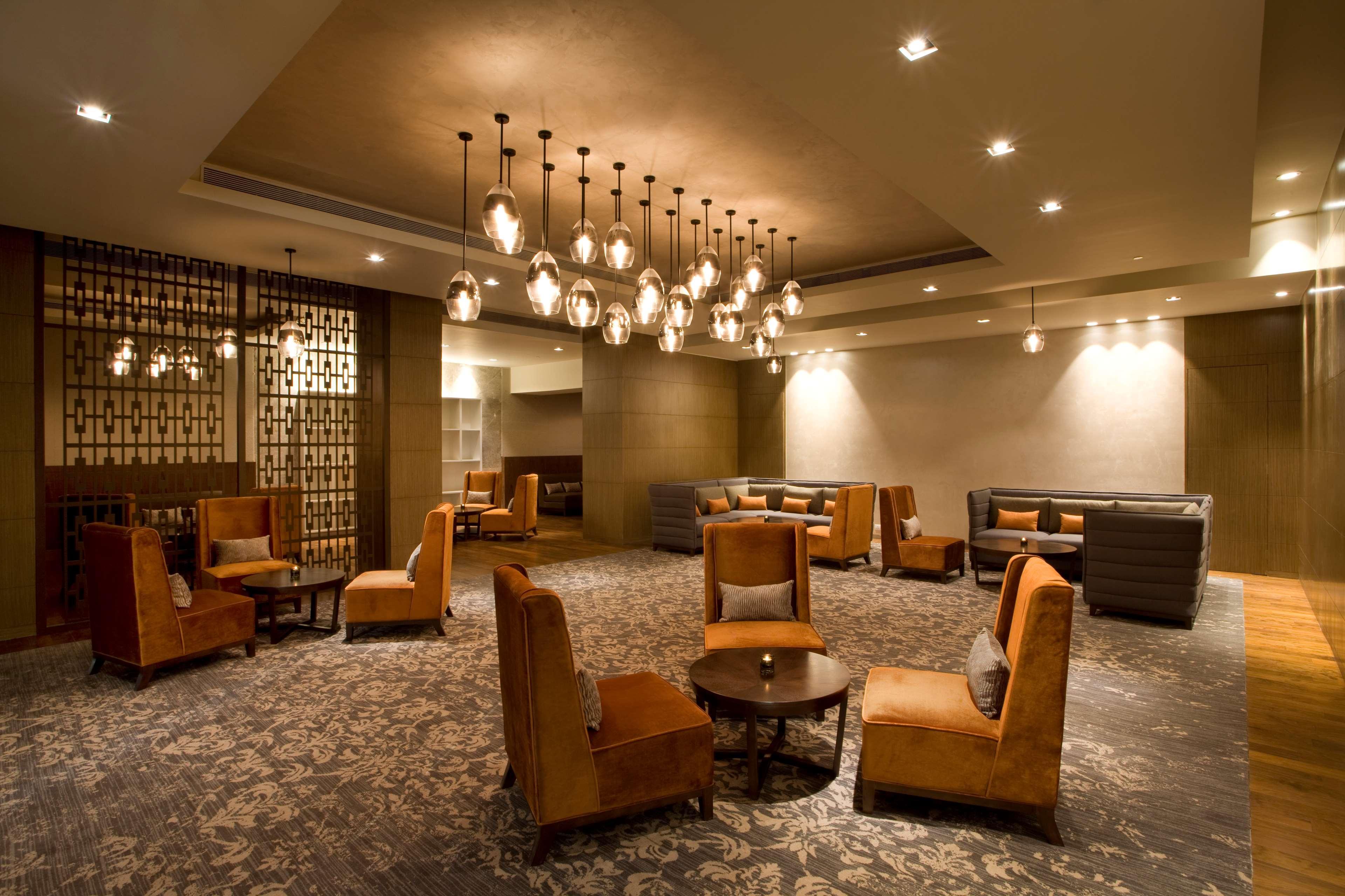 Hyatt Regency Ahmedabad Hotel Luaran gambar The lounge at the airport