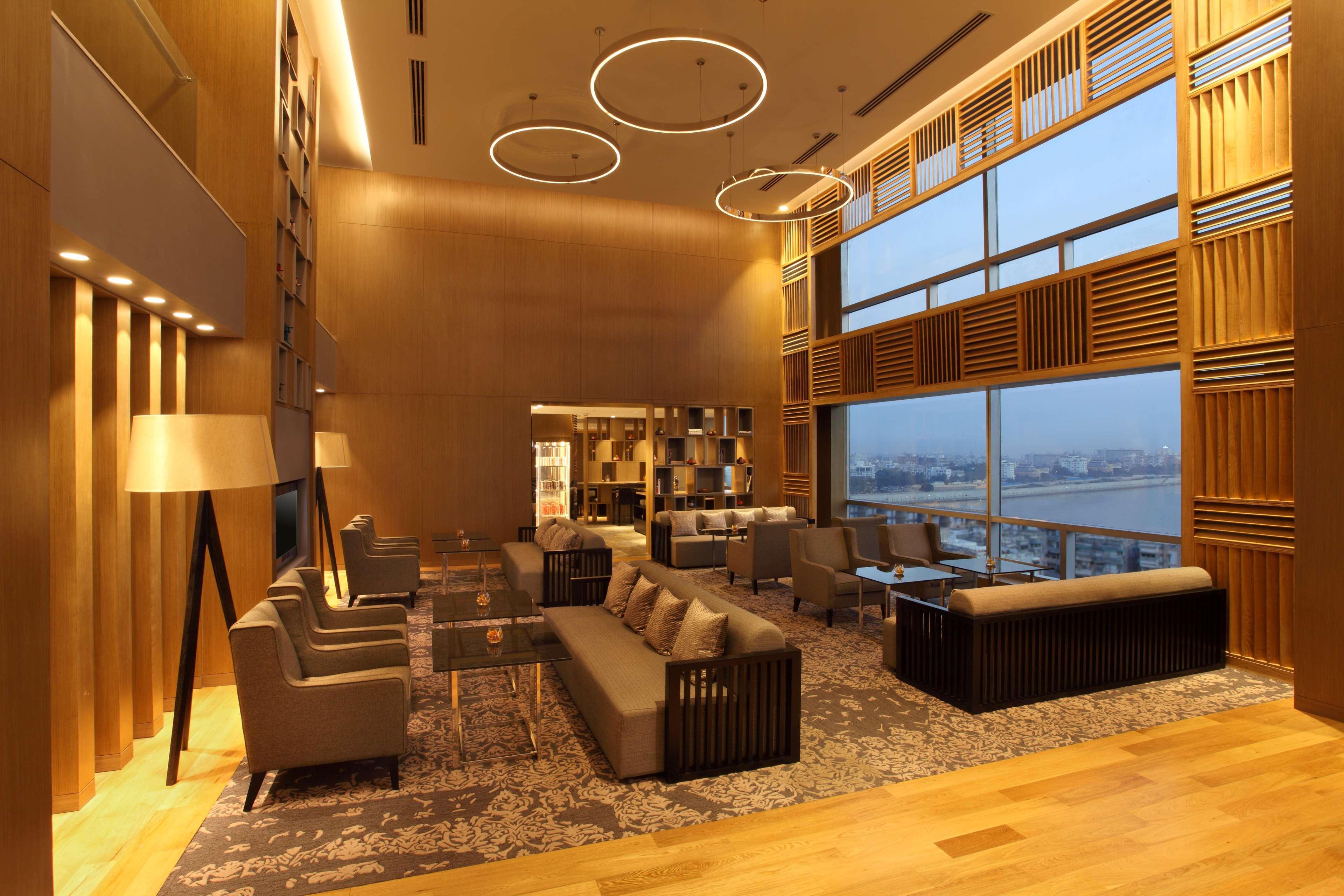Hyatt Regency Ahmedabad Hotel Luaran gambar The lounge at Changi Airport