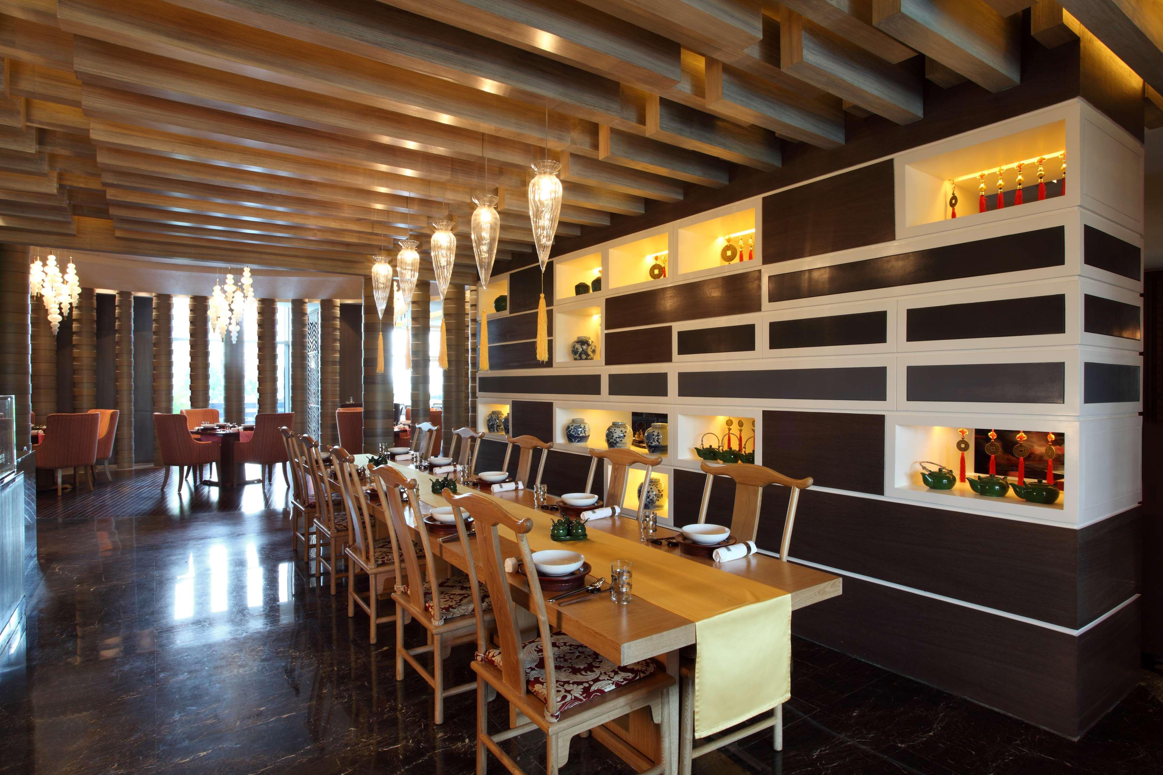 Hyatt Regency Ahmedabad Hotel Luaran gambar The restaurant