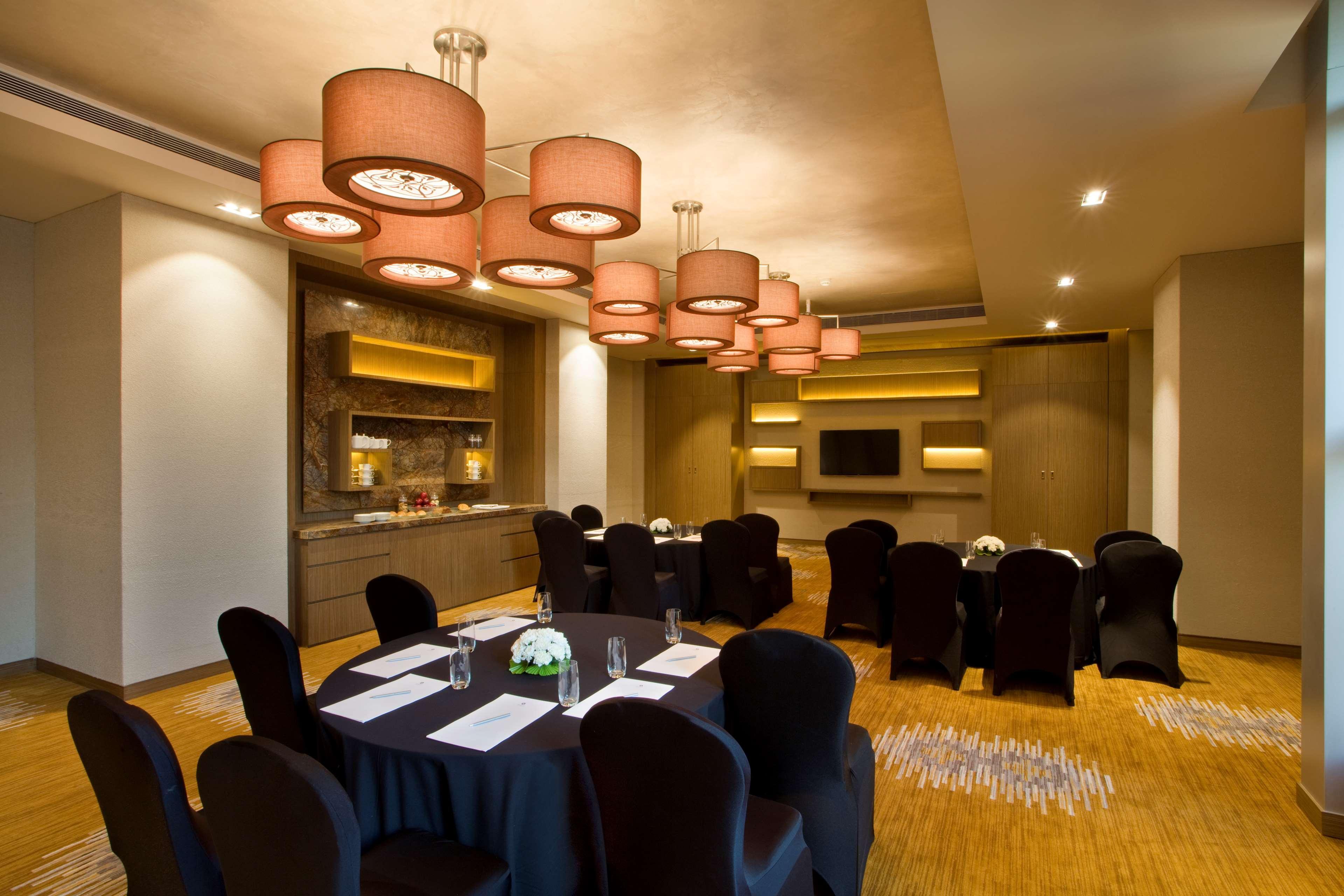 Hyatt Regency Ahmedabad Hotel Luaran gambar Meeting room at The Park, Hyderabad