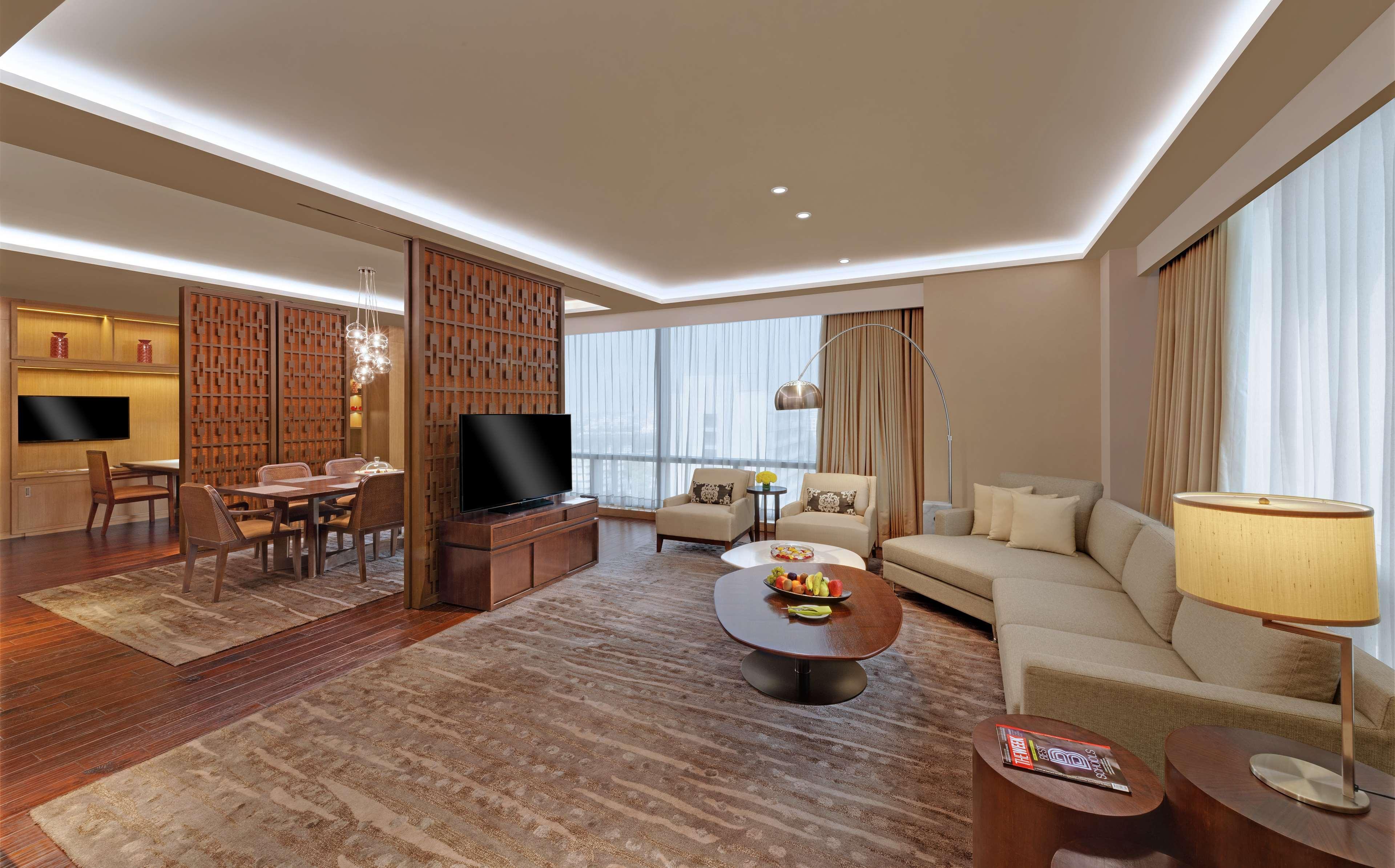 Hyatt Regency Ahmedabad Hotel Luaran gambar Suite at the hotel